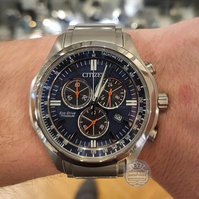 Citizen titanium blauwe AT2530-85L horloge chronograaf wijzerplaat
