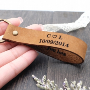 Sleutelhanger leer met naam en datum