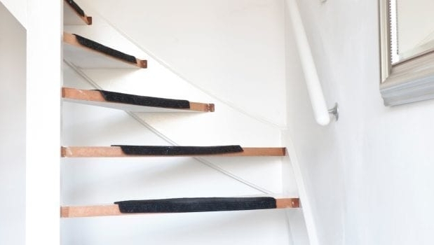 Moonshaped mats for stairs create a good anti-slip