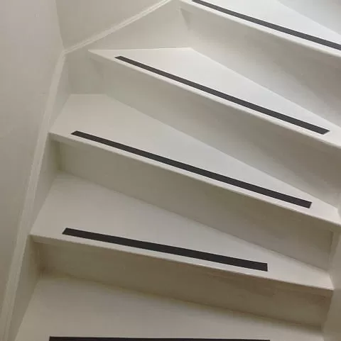 Uitscheiden Matroos Vertrek naar Non slip strips and how to fix slippery stairs treads! Apply easy