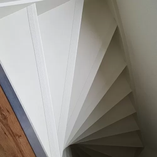 Zelfklevend antislip strip oplossing voor een trap