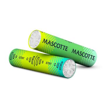 Close-up van groene Mascotte active filters met logo en koolvulling