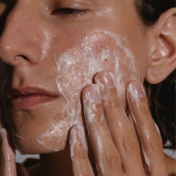 MÁDARA ACNE  Serum Control Clear Skin Wash 140ml