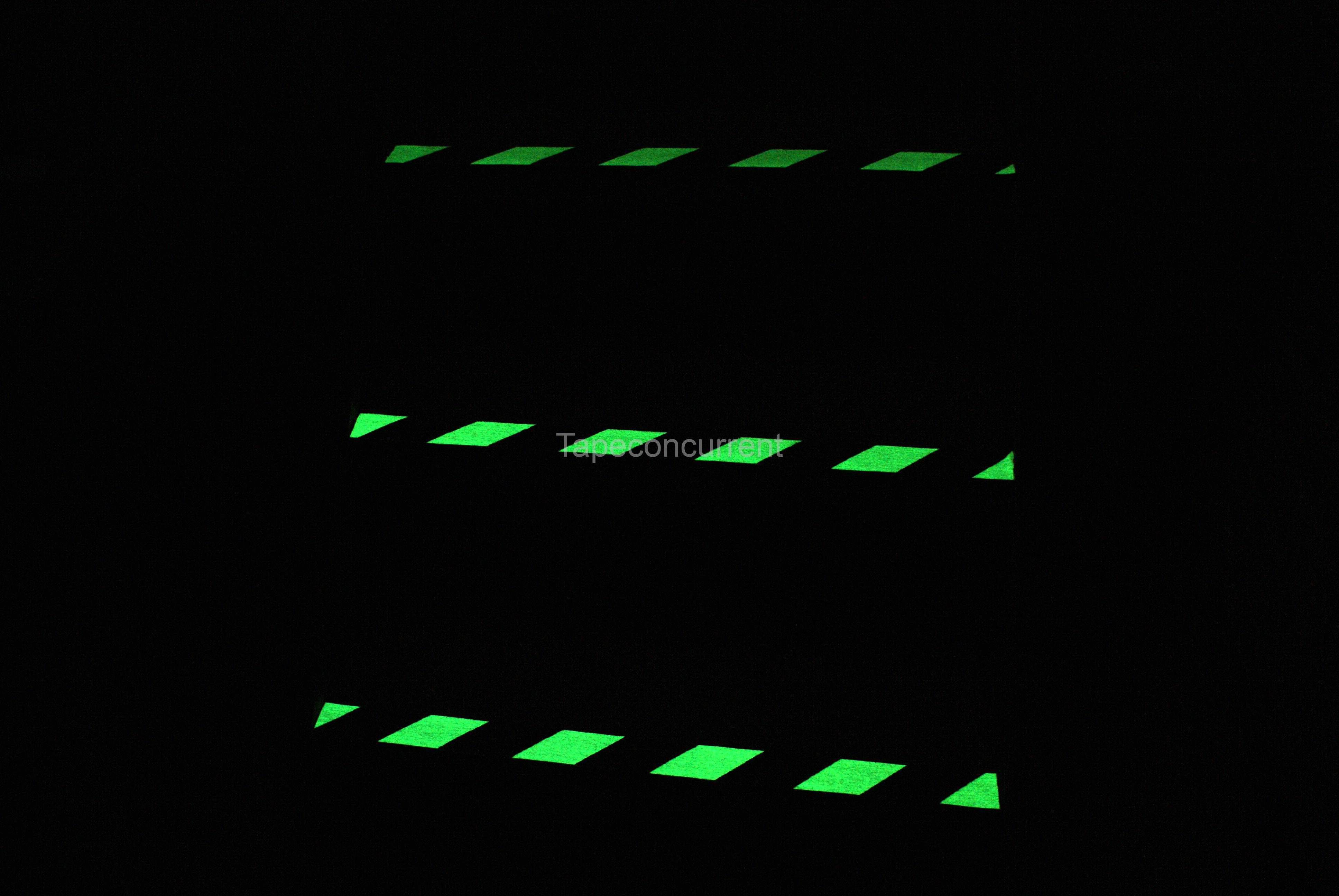 5868HAZ Antislip Zwart gestreept met Glow in the Dark 25mm x 3 meter