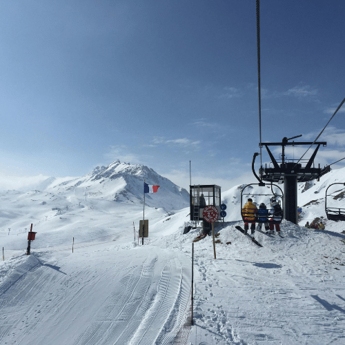 Zonbescherming in de winter en tijdens wintersport: waarom SPF ook dan onmisbaar is
