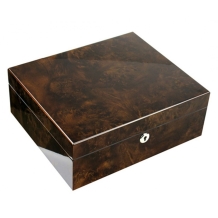 images/productimages/small/humidor-walnoot.jpg