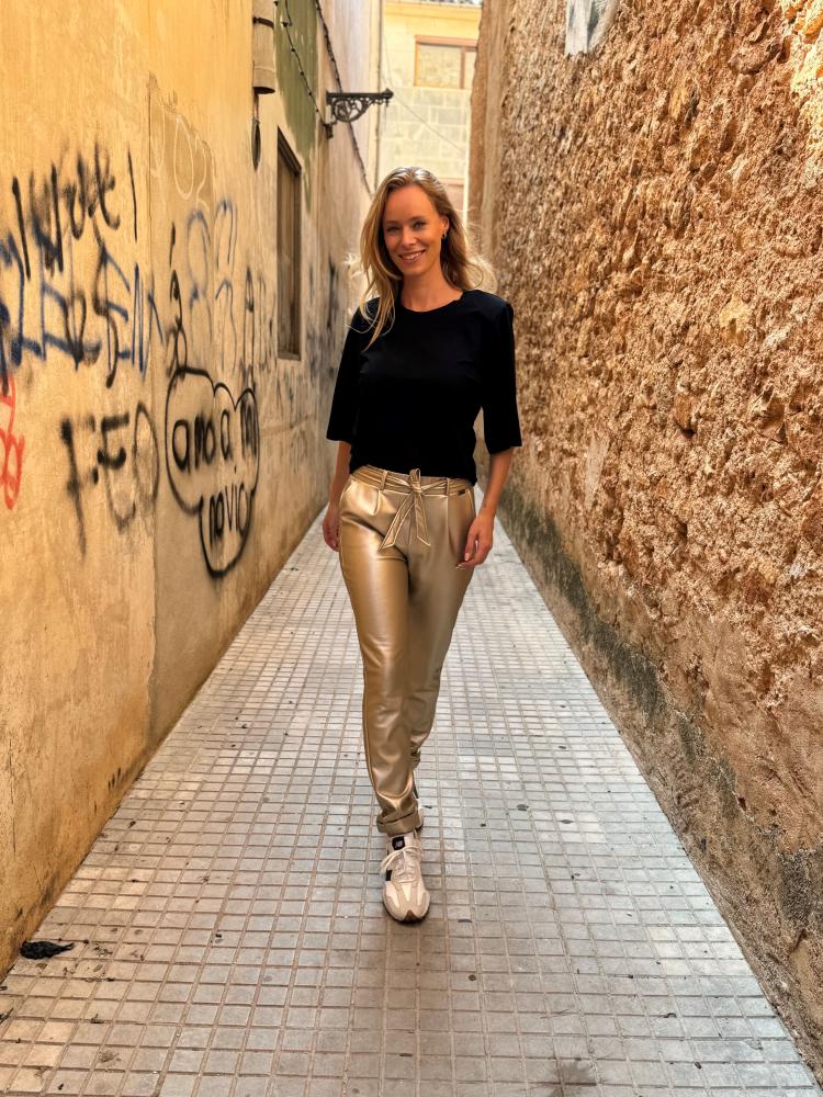 D'etoiles Casiopé vegan pant fantasy gold is duurzaam en valt als paperbag pantalon