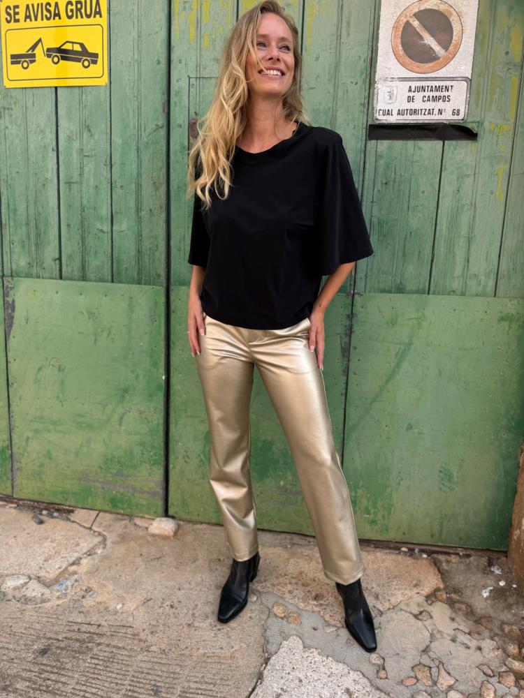 D'etoiles Casiopé great pant in goud vegan leer, dit is een  recht model en zit super comfortabel