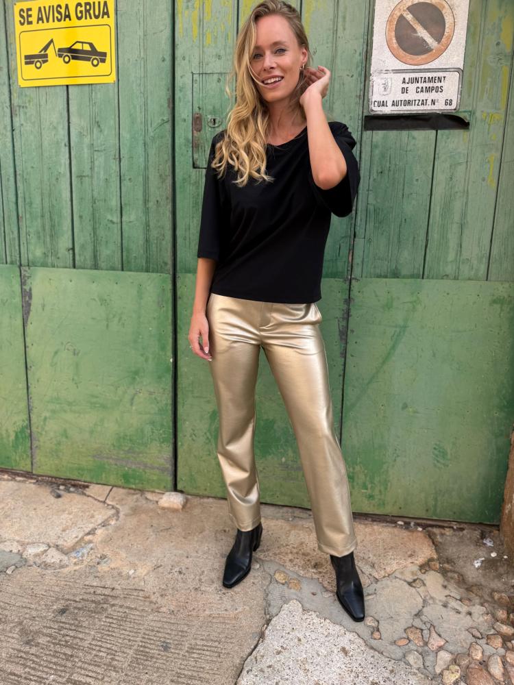 D'etoiles Casiopé great pant in goud vegan leer, dit is een  recht model en zit super comfortabel