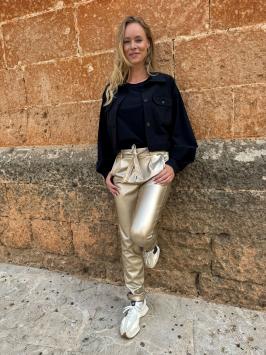 D'etoiles Casiopé vegan pant fantasy gold is duurzaam en valt als paperbag pantalon