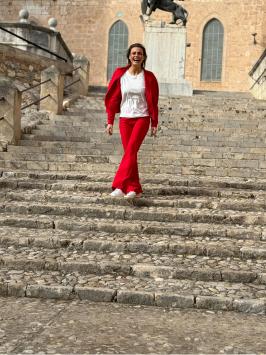 D'etoiles Casiopé pantalon GOOD in rood is een flared model die je benen extra lang doen lijken, vervaardigd van bonded trave