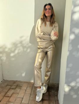 D'etoiles Casiopé great pant in goud vegan leer, dit is een  recht model en zit super comfortabel