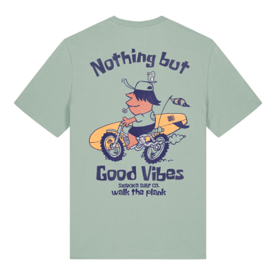 Aloë groen T-shirt met een vrolijke snuiter die op zijn fiets rijdt met een surfboard en de tekst: 'Nothing but good vibes'