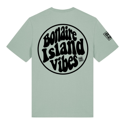 Achterkant van een Aloë groen T-shirt met het het zwarte Bonaire Island Vibes design