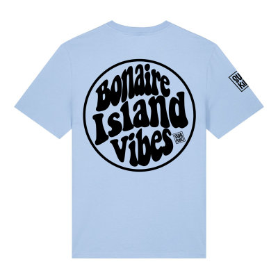 Achterkant van een blauw T-shirt met het het zwarte Bonaire Island Vibes design