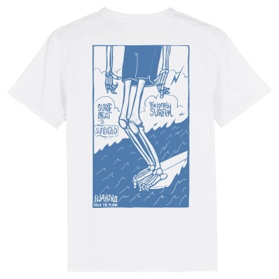 Wit T-shirt met design van een skelet dat op een longboard surft.