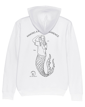 Witte hoodie met een artwork van een fotograferende zeemeermin, voor mediabedrijf 'We are Brave''