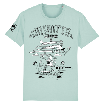 Turquoise Bonaire Kitesurf T-shirt met een leguaan die met een stapel kiteboards op Atlantis kitebeach loopt
