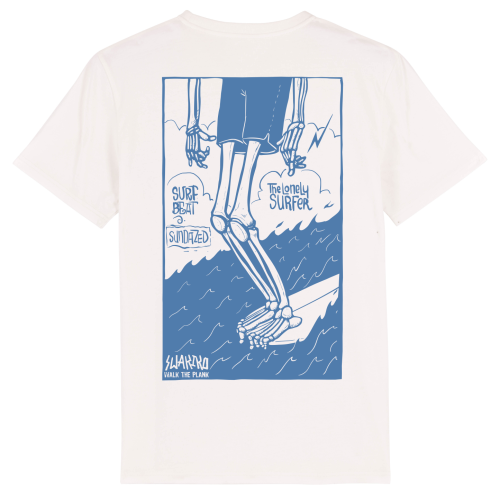 Off white T-shirt met design van een skelet dat op een longboard surft.