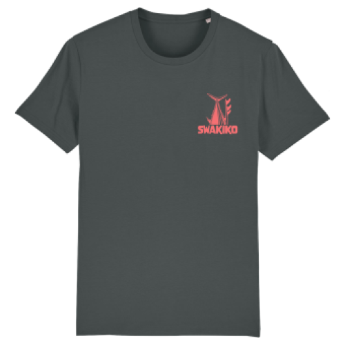Voorkant van een antraciet surf T-shirt met het Swakiko borstlogo en de staart van een tonijn en surfboard