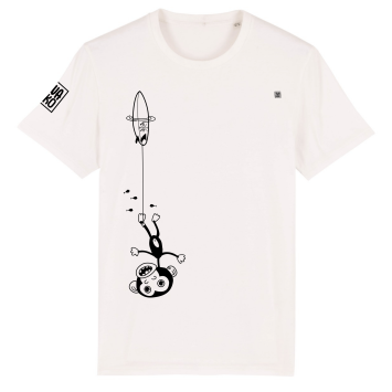 Grappig wit surf T-shirt: Ondersteboven hangende aap aan surfboard, gepakt door golf - Hilarisch design 