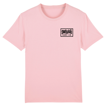 Voorkant van een roze T-shirt met op de borst het SWAKiKO logo