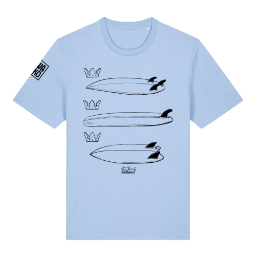 Blauw Scheveningen surf T-shirt met 3 surfboards en kroontjes, verwijzend naar het wapen van Scheveningen