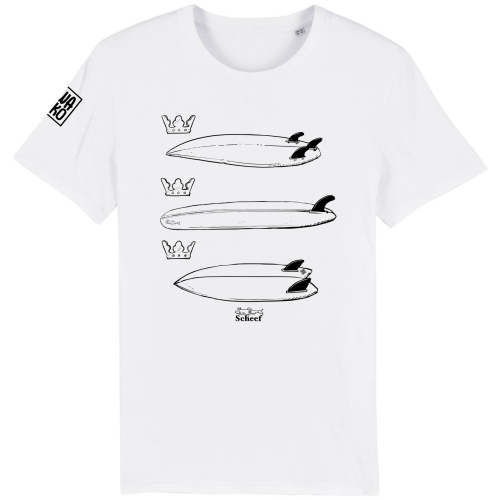 Wit Scheveningen surf T-shirt met 3 surfboards en kroontjes, verwijzend naar het wapen van Scheveningen