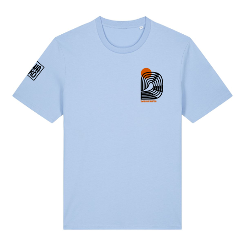 Voorkant van een blauw T-shirt met origineel Swakiko borstlogo van een golf met een zon