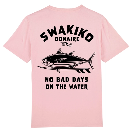 Roze Bonaire T-shirt met tonijn op een surfboard en de tekst: No bad days on the water!