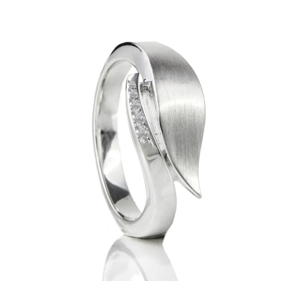 ring in zilver met askamer voor crematie-as