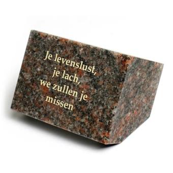 Gedenksteen: Je levenslust, je lach, we zullen je missen