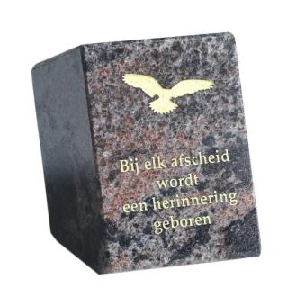 Gedenksteen: Bij elk afscheid wordt een herinnering geboren