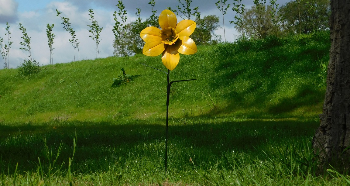 Metallblumen als Gartendeko!