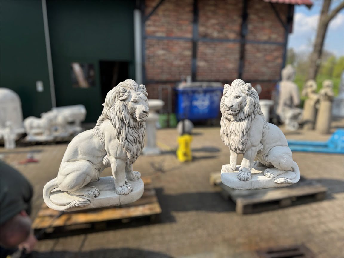Große Gartenstatuen werden mit unserem eigenen Kurierdienst geliefert.