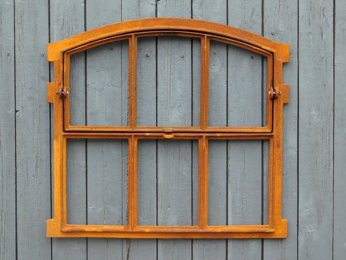 Authentische Stallfenster aus Gusseisen