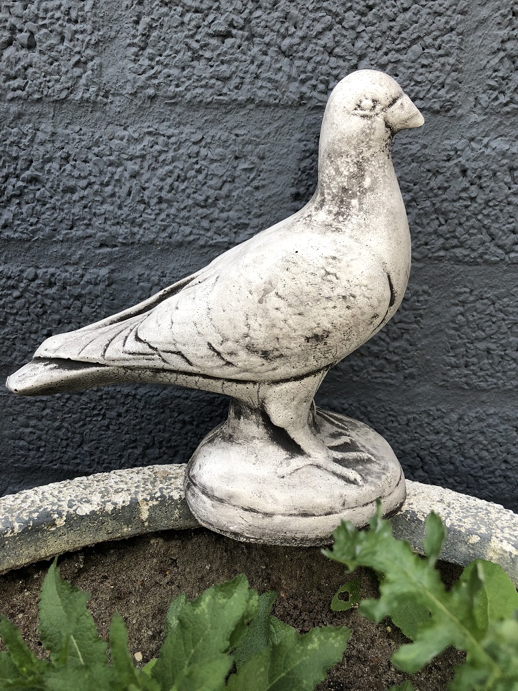Taube, Tierfigur aus Steinguss, Farbe unbehandelt