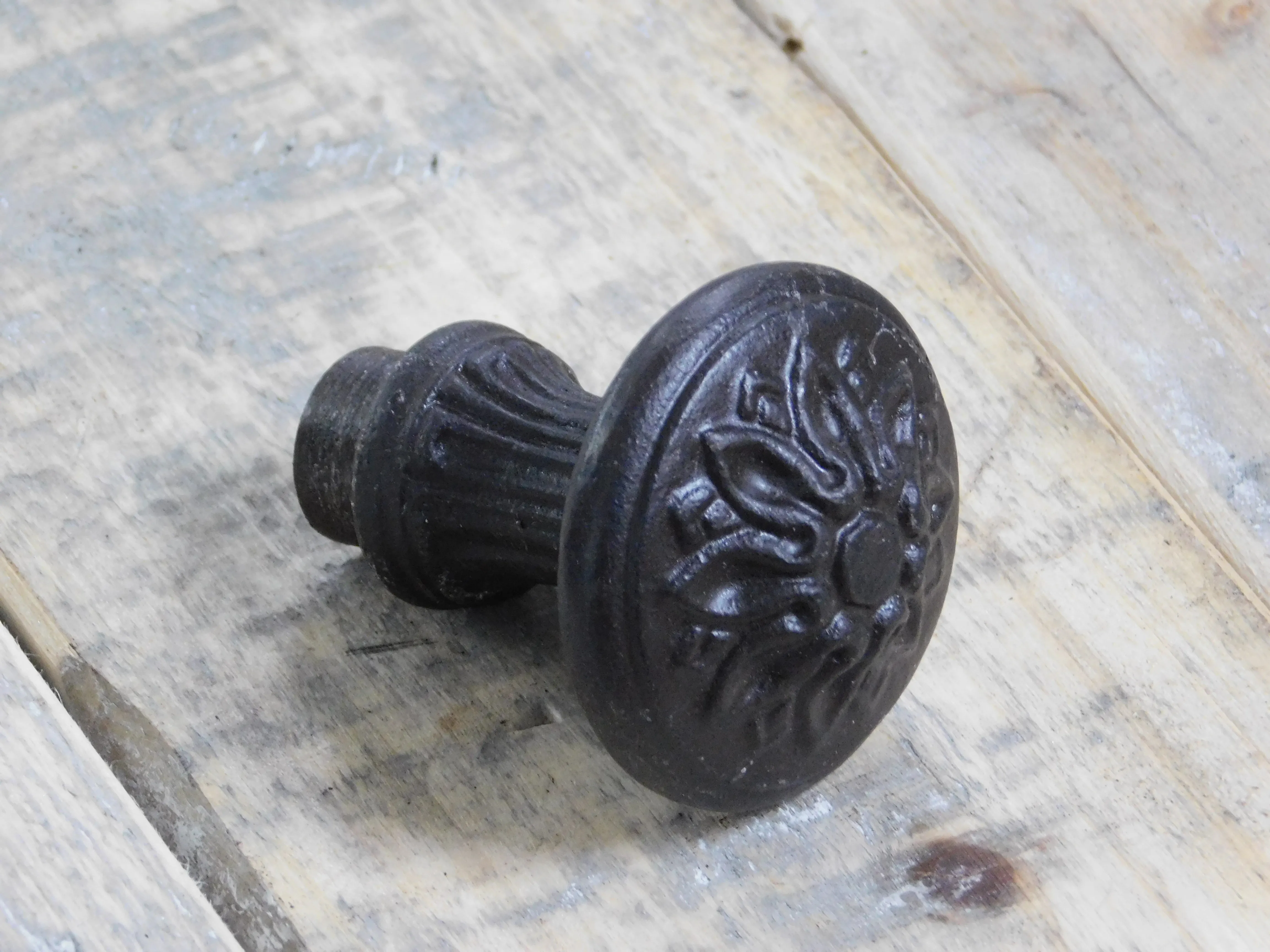 Ancienne Porte D'entrée Vintage En Bois Avec Poignée De Porte Antique