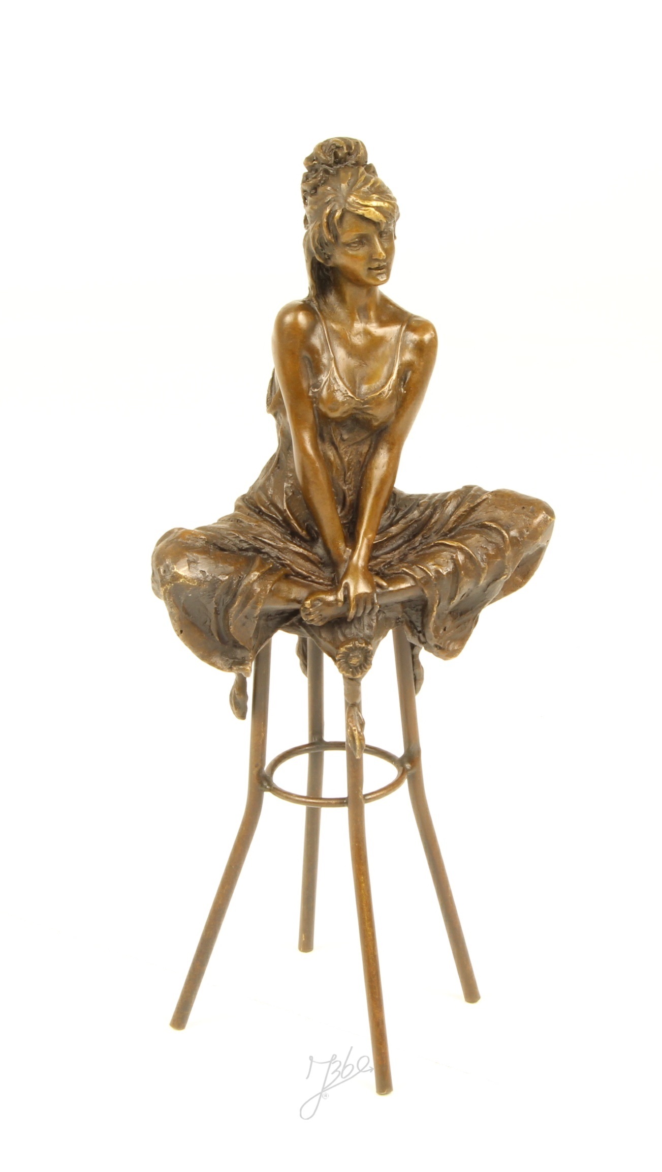 Bronzeskulptur einer sitzenden Dame auf einem Barhocker
