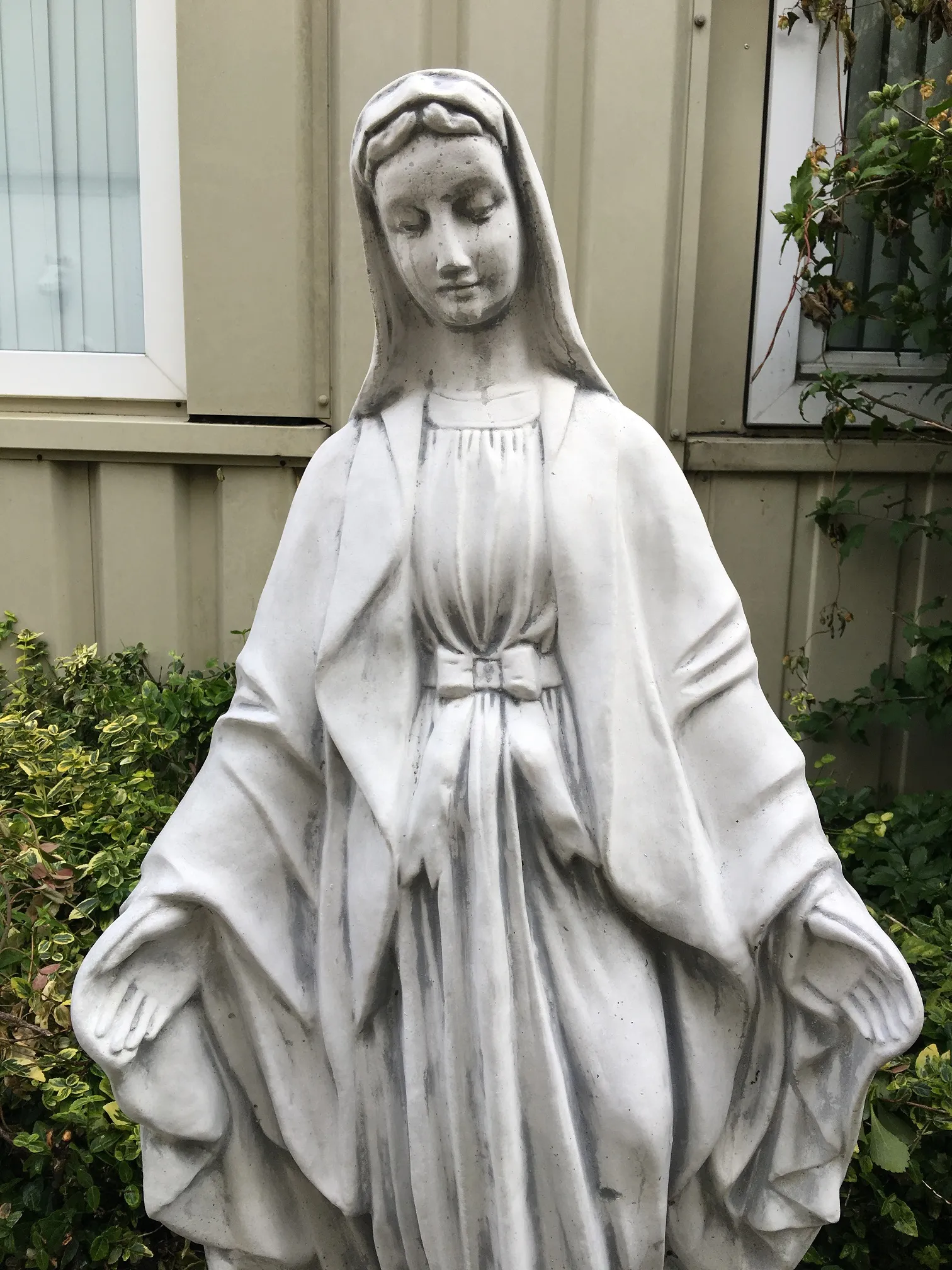 Maria - stenen beeld - 115 cm - met strik - klassiek wit