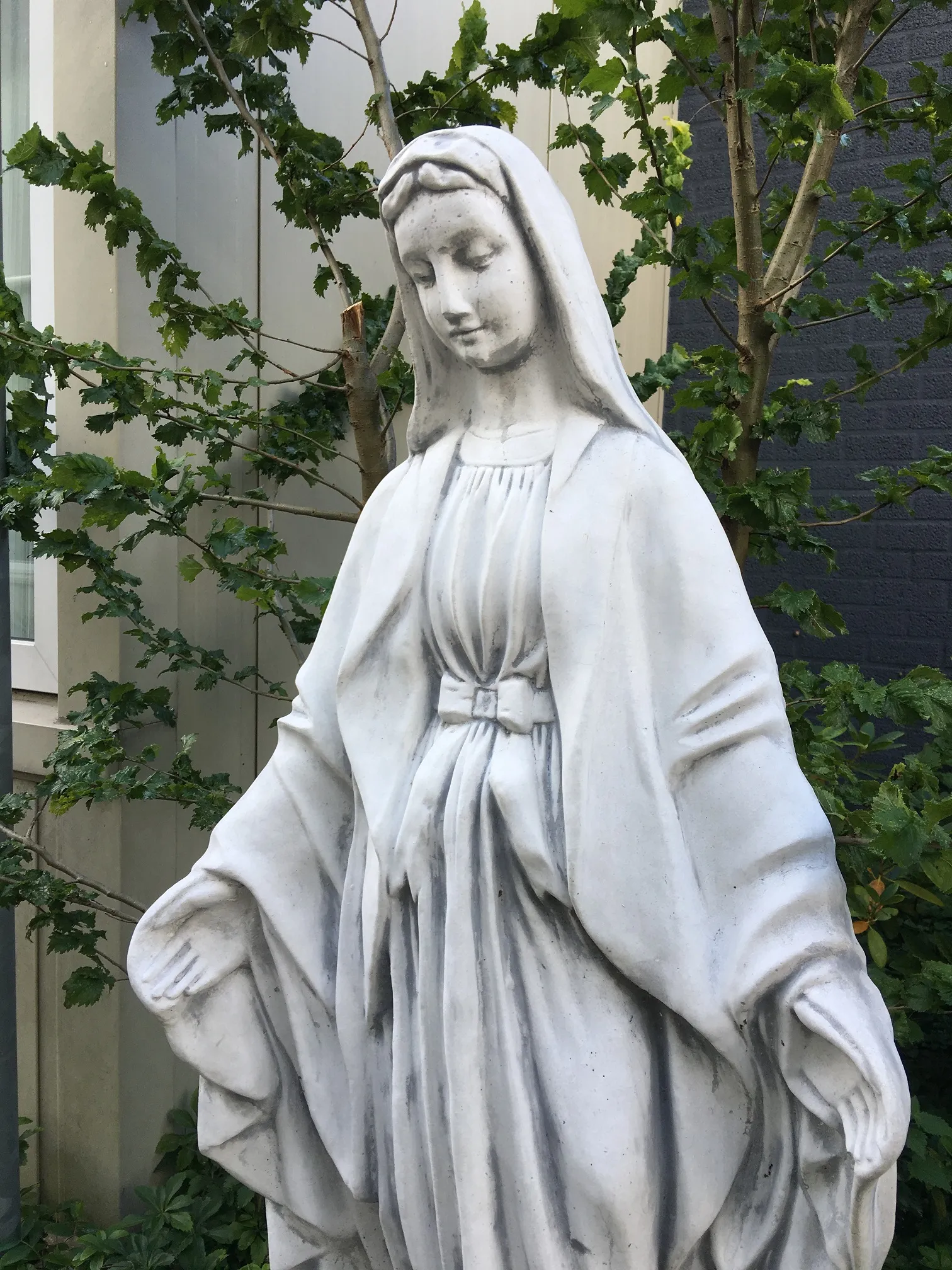 Maria - stenen beeld - 115 cm - met strik - klassiek wit