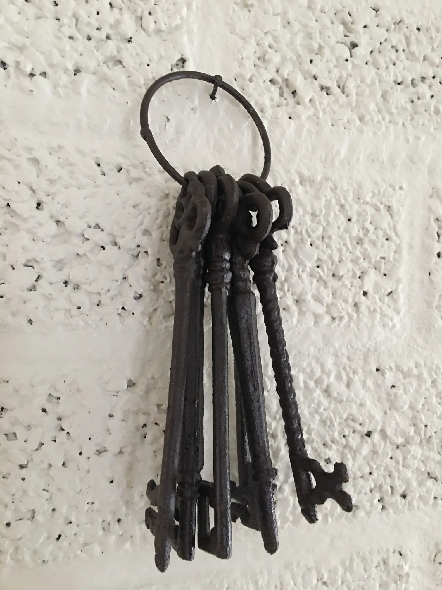 Middeleeuwse sleutelbos decoratie met 6 sleutels - houseandgarden.shop - dé webshop voor decoratie in én om het