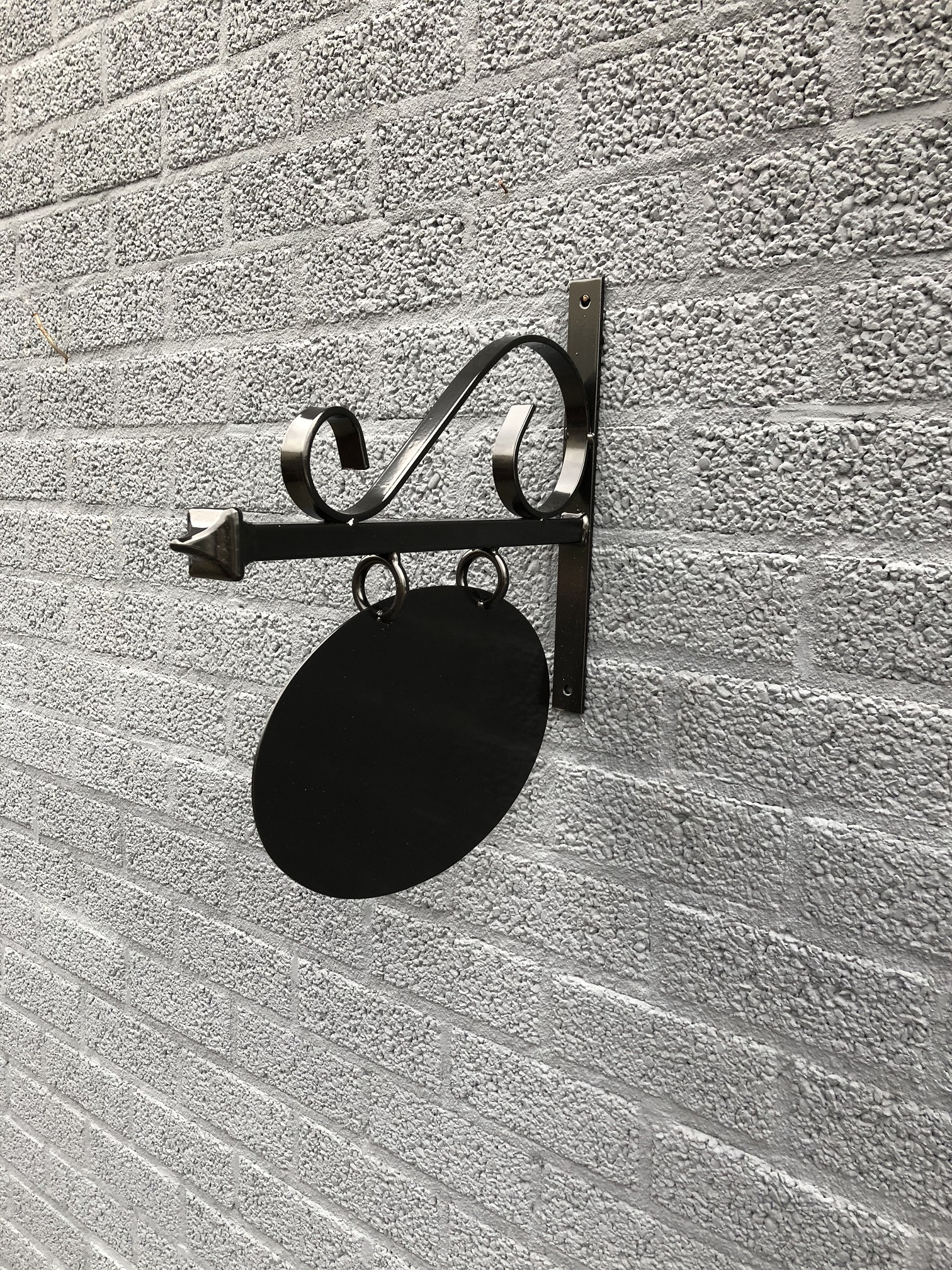 Ladenschild für die Altstadt, Werbeschild aus Metall, oval, schwarz lackiert