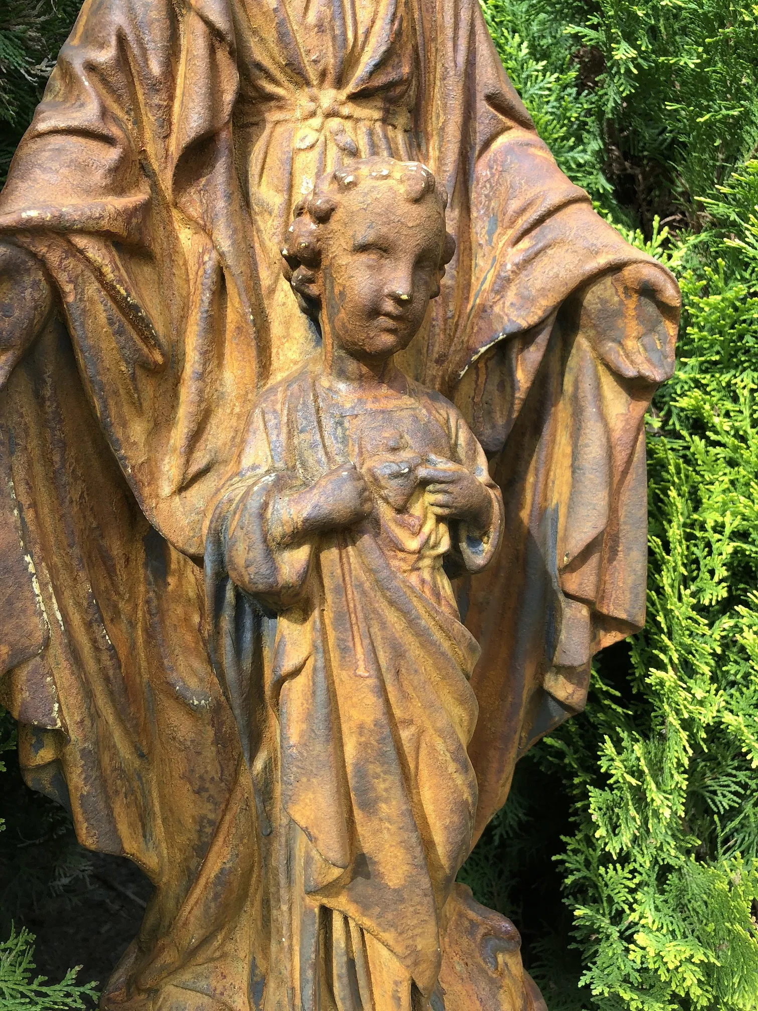Maria met kind - stenen beeld - 65 cm - oxide - in detail