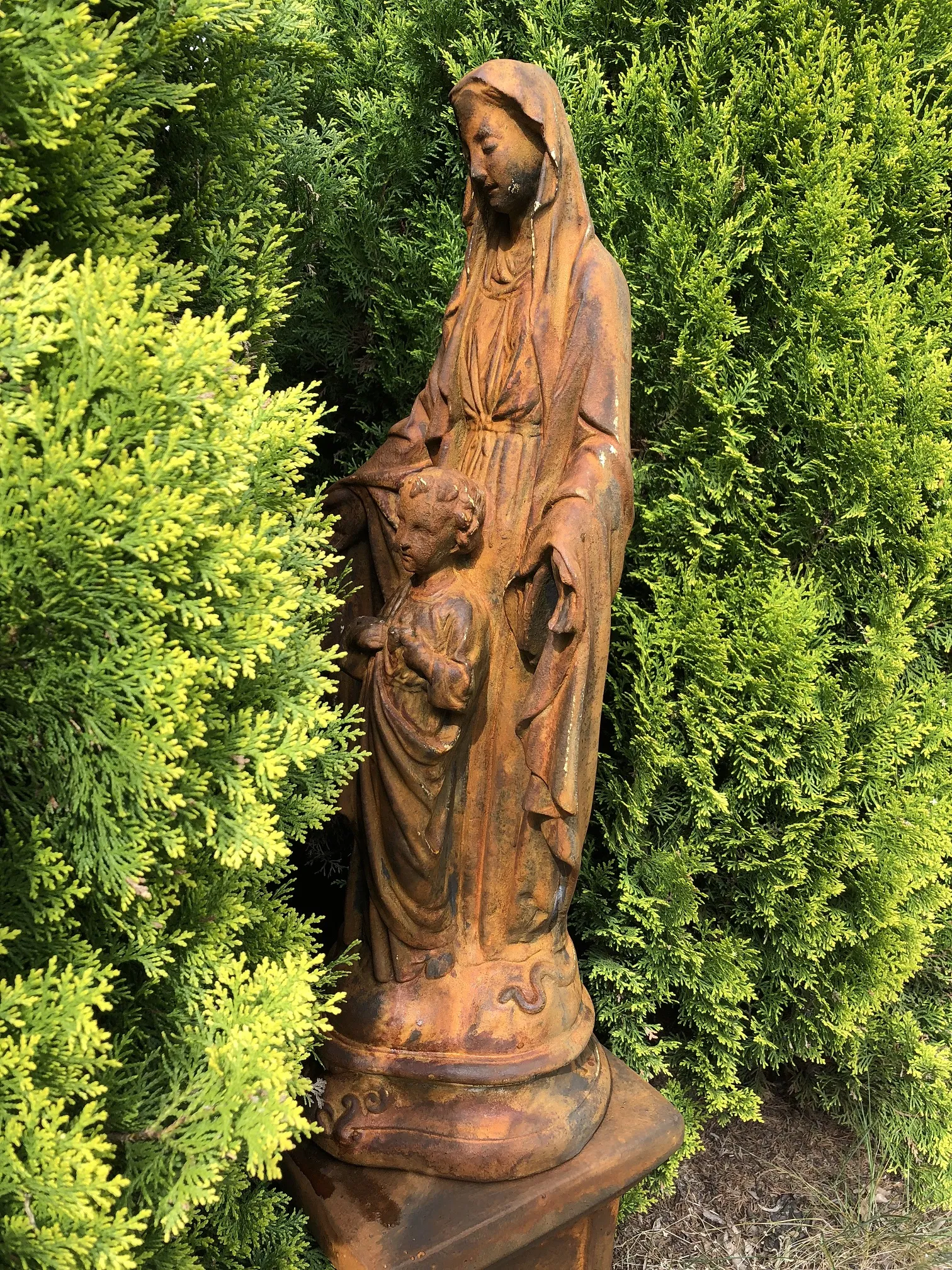 Maria met kind - stenen beeld - 65 cm - oxide - in detail