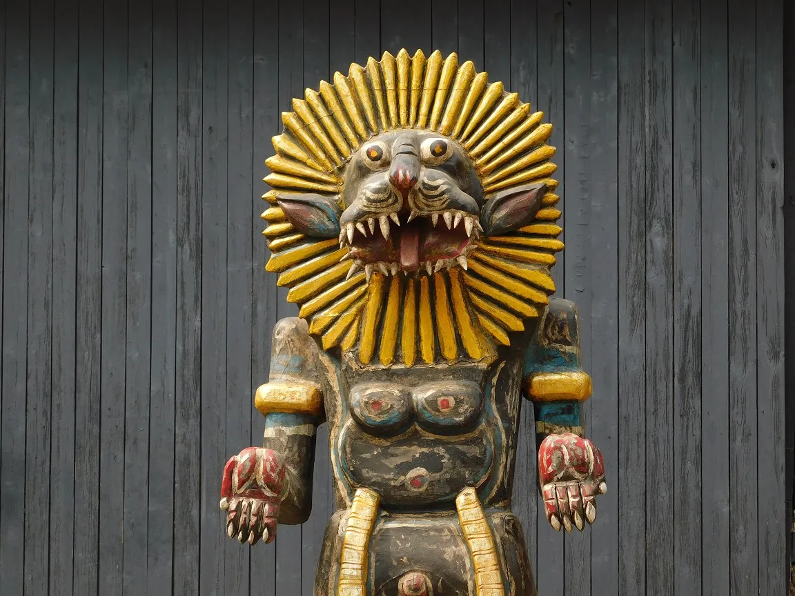 Balinesischer Tiger - handgefertigt aus Holz - 290 cm - schwarz