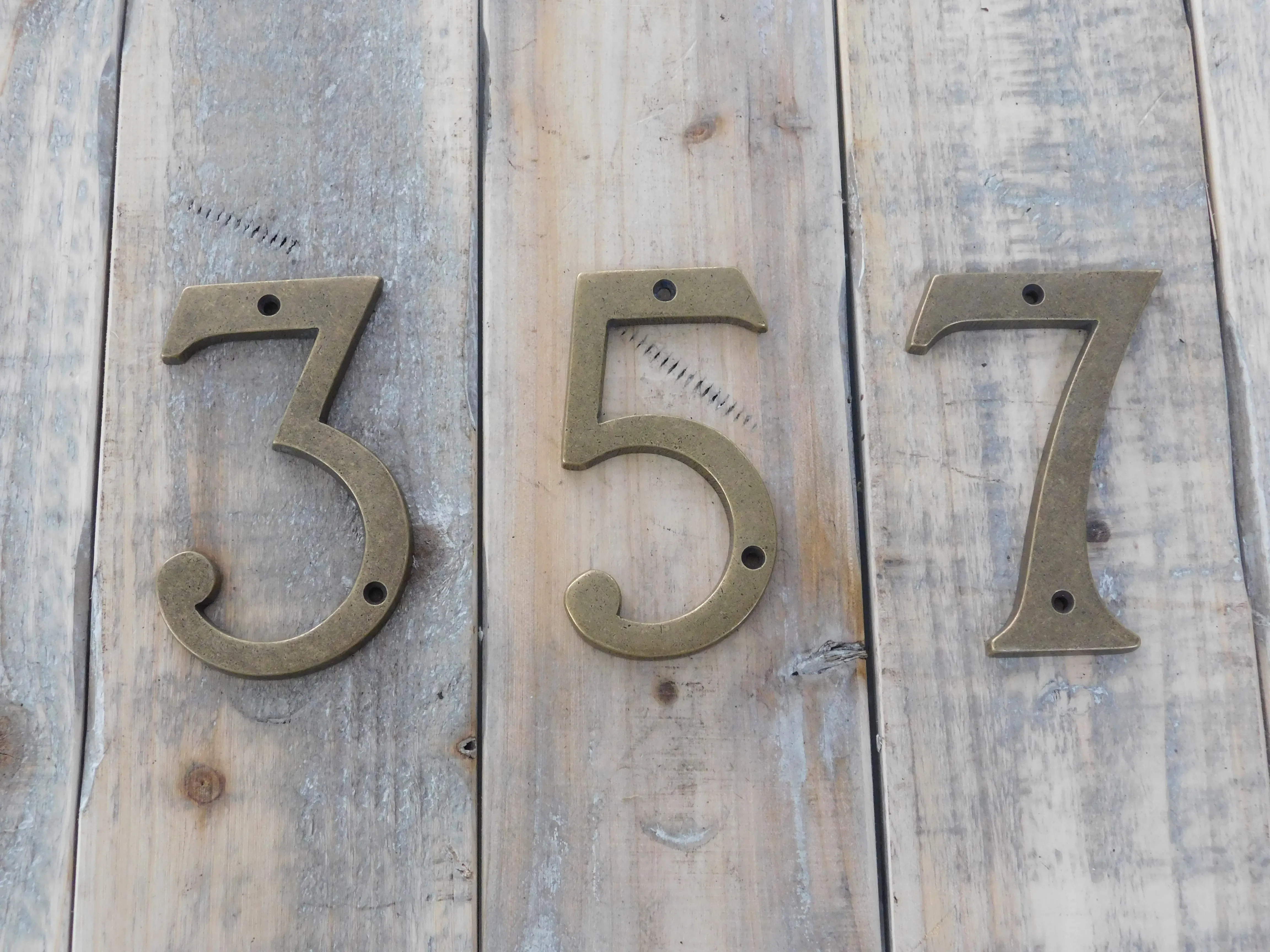 sokken dans omvang tags: huisnummers, messing, huisnummer, Antiek, cijfers, cijfers, cijfers  antiek, antieke figuren, antiek huisnummer, geschiedschrijving