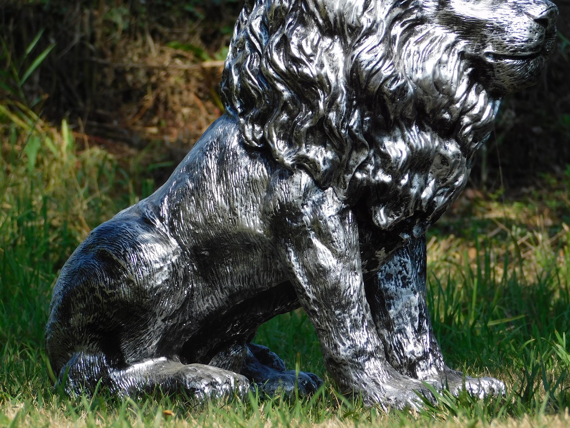Schöne Statue eines Löwen, Polystone, silbergrau, schön im Detail!