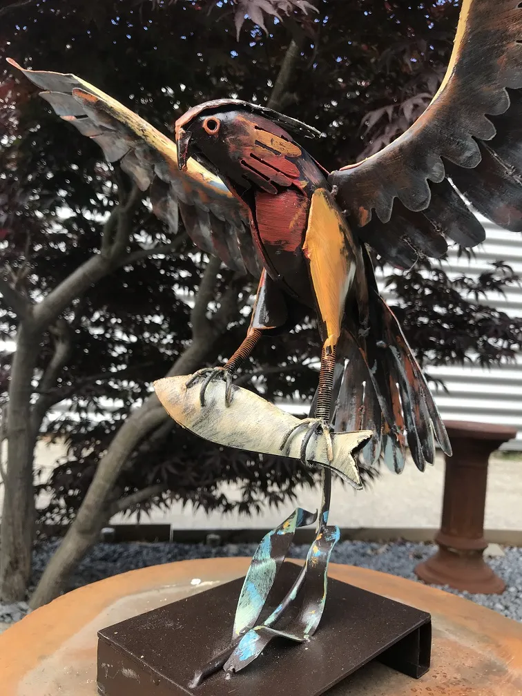 handelaar Eenzaamheid Probleem Een metalen kunstwerk van een adelaar die een vis vangt, 'IRON EAGLE' -  houseandgarden.shop - dé webshop voor decoratie in én om het huis!