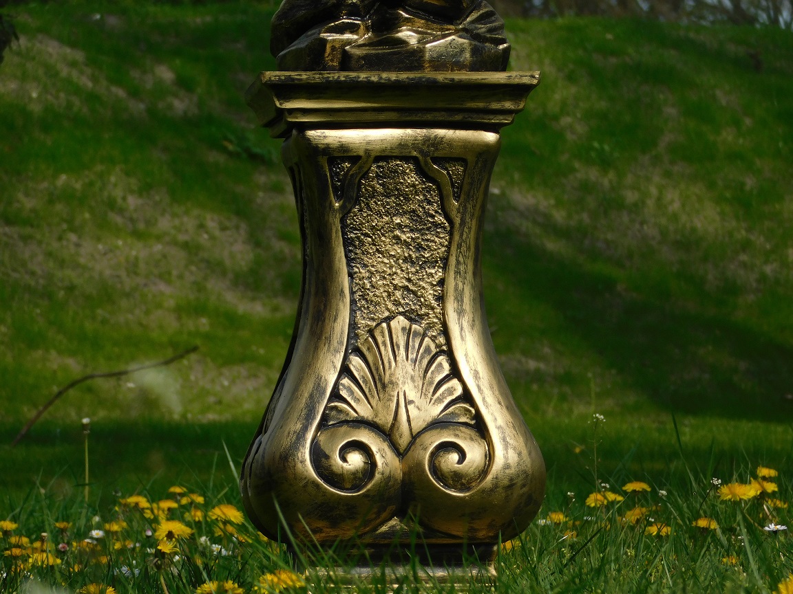 Gartenstatue Adler, goldener schwarzer Adler auf Sockel, exklusive Statue